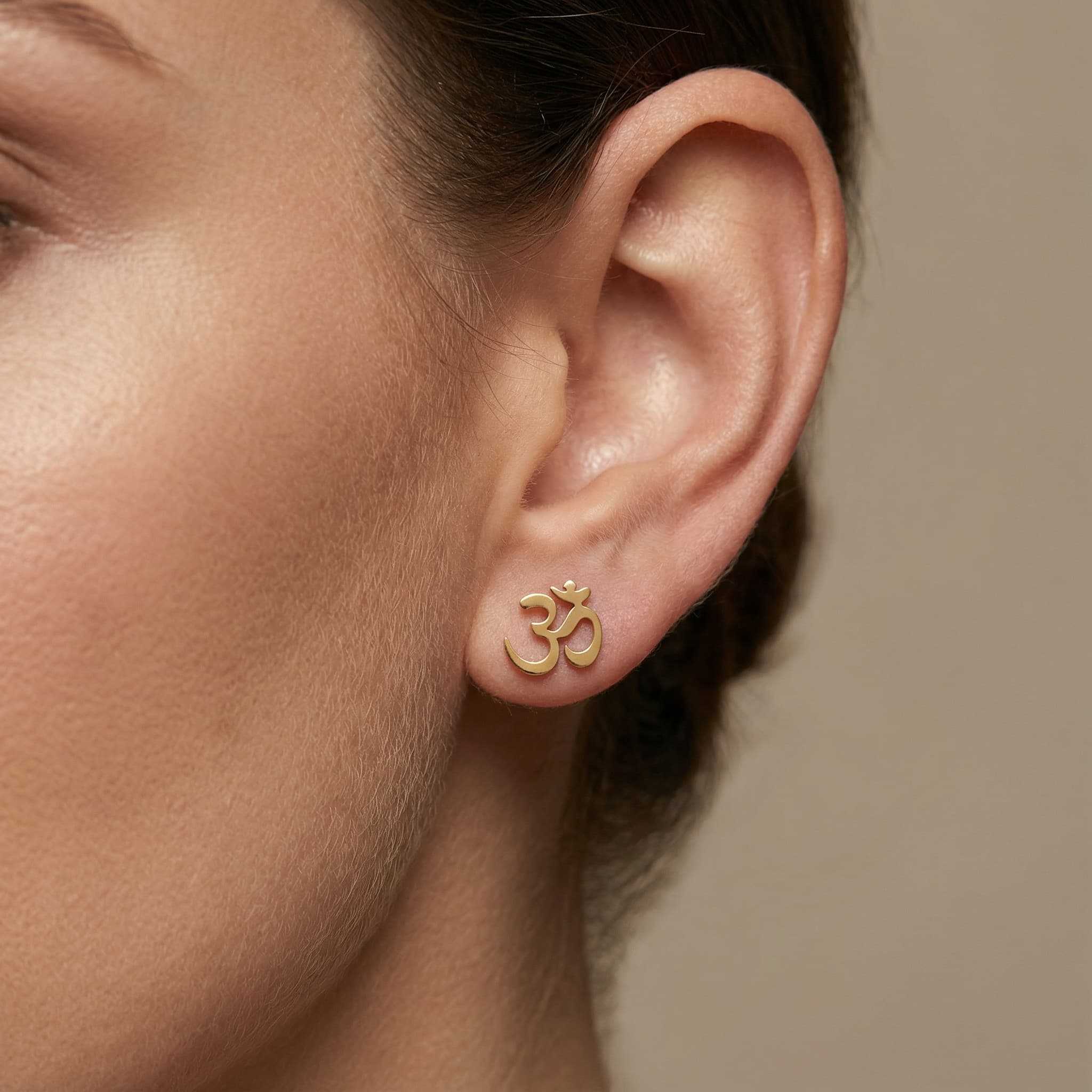 Om Sembolllü 925 Ayar Gümüş Küpe